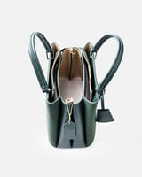 شنطة نسائية أنيقة بلون أخضر