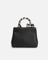 شنطة نسائية من الجلد بلون أسود