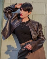 جاكيت نسائي جلد باللون البني