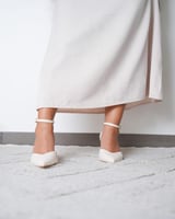 حذاء نسائي بتصميم أنيق بلون بيج