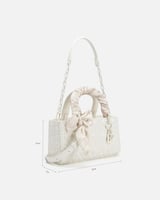 شنطة نسائية بجلد بارز بلون أبيض
