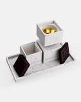 طقم مبخرة وعلبة بخور بلون أبيض وبني