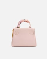 شنطة نسائية بتصميم أنيق بلون وردي