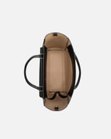 شنطة نسائية تعكس جمال شخصيتك