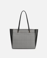 شنطة نسائية تعكس جمال شخصيتك