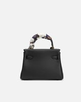 شنطة نسائية بتصميم أنيق بلون أسود