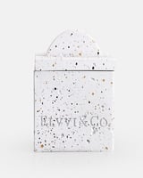 طقم مبخرة وعلبة بخور بلون أبيض