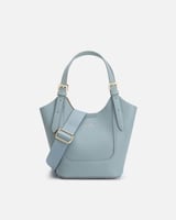 شنط نسائية بتصميم عصري بلون أزرق