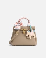 شنطة نسائية من الجلد بلون بني ترابي