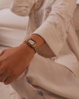 ساعة نسائية من الفي بلون ذهبي