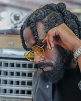 نظارة شمسية بتصميم أنيق