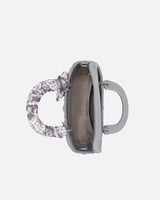 شنطة نسائية بجلد بارز بلون رمادي