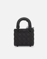 شنطة نسائية بجلد بارز بلون أسود