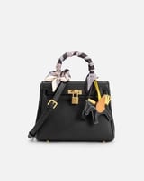 شنطة نسائية من الجلد بلون أسود