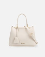 شنط نسائية لكل يوم بلون أبيض