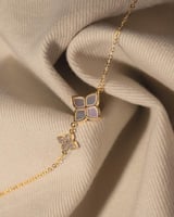 اسوارة نسائية تعكس الأناقة