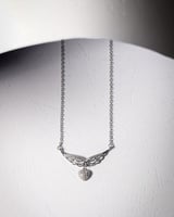 سلسال نسائي أنيق بلون فضي