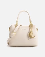 شنطة نسائية باللون الأبيض