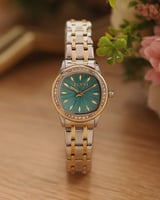 ساعة نسائيه ستيل بلون فضي وذهبي