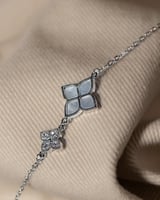 اسوارة نسائية متفردة باللون الفضي