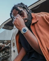 ساعة رجالية باللون الفضي