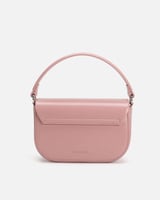 شنطة نسائية باللون الوردي