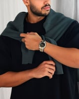 ساعة رجالية باللون الفضي والذهبي