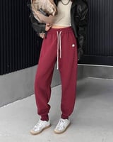 بنطلون نسائي رياضي بلون عودي