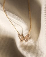 سلسال نسائي فاخر بلون ذهبي