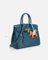 شنطة نسائية بتصميم كلاسيك بلون أزرق