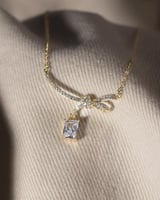 سلسال نسائي بتفاصيل دقيقة لأناقتك