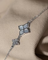 اسوارة نسائية تعكس الأناقة