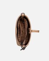 شنطة نسائية باللون البني