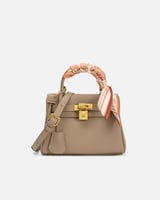 شنطة نسائية من الجلد بتصميم أنيق