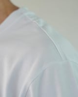 تي شيرت رجالي قطن بلون أبيض وأورنج