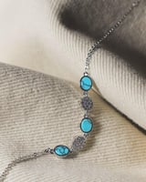 اسوارة نسائية عصرية بتصميم ناعم