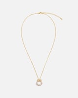 سلسال نسائي بتصميم متوازن وأنيق