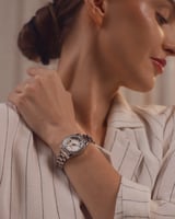 ساعة نسائية من الفي بلون فضي