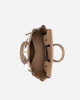 شنطة نسائية بتصميم كلاسيك بلون بني