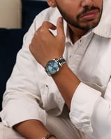 ساعة رجالية باللون الفضي