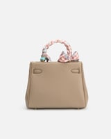 شنطة نسائية من الجلد بلون بني ترابي