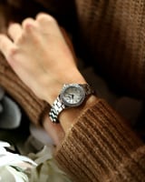 ساعة نسائيه ستيل باللون الفضي