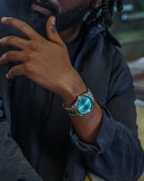 ساعة رجالية باللون الفضي