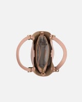 شنط نسائية بتصميم عصري بلون وردي