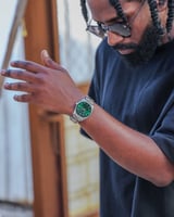 ساعة رجالية باللون الفضي