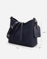 شنطة نسائية باللون الأزرق