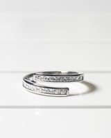 خاتم نسائي بتصميم كلاسيك بلون فضي