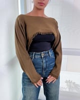 بلوزة نسائية أنيقة باللون البني