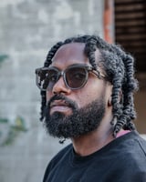 نظارة شمسية بتصميم أنيق