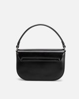 شنطة نسائية باللون الأسود